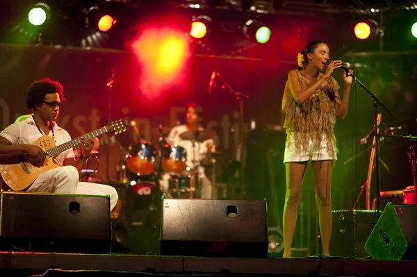 La star brésilienne Betina Ignacio alias Be se produit au festival Duckstein à Kiel, le 19 août 2012 — Photo