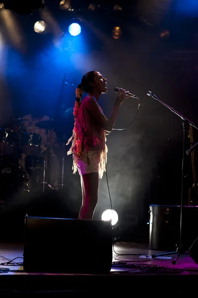 Brazylia pop gwiazda betina ignacio aliasu być wykonywane na duckstein festival w Kilonii, 19 sierpnia 2012 — Zdjęcie stockowe