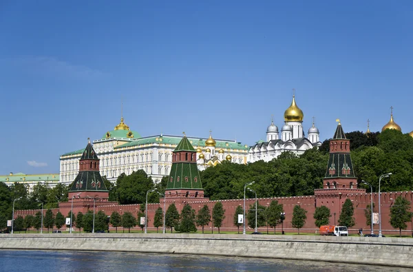 Набережна Московський кремль — стокове фото
