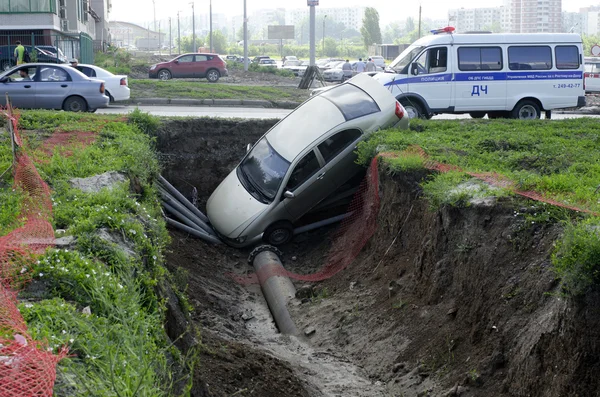 stock image Car fell into the trench