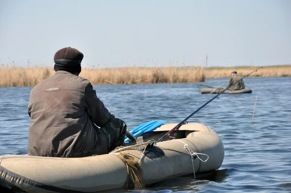 Rybáři v gumových člunech — Stock fotografie