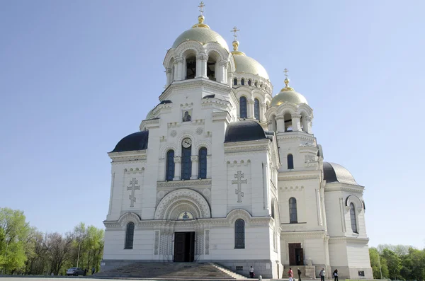 Een leger van Heilige Hemelvaart kathedraal in Novotsjerkassk — Stockfoto