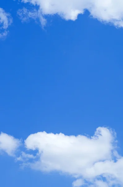 De blanco y el cielo es azul —  Fotos de Stock