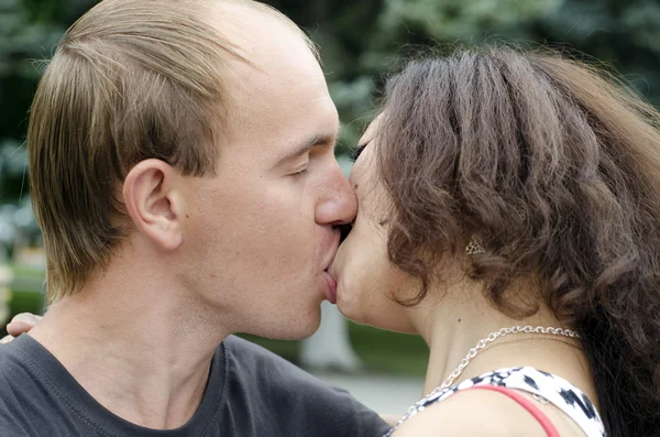 Deelnemers van de all-Russisch flash-mob "summer's kiss" — Stockfoto