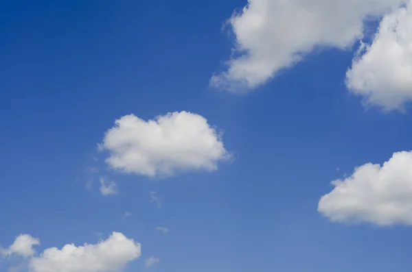 Небо голубое — стоковое фото