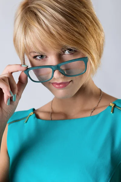 Mooie zakenvrouw met bril. Close-up portret — Stockfoto