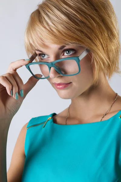 Schöne Geschäftsfrau mit Brille. Porträt aus nächster Nähe — Stockfoto