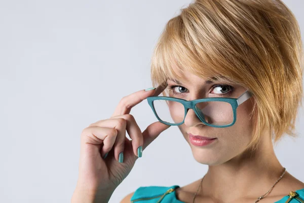 Mooie zakenvrouw met bril. Close-up portret — Stockfoto