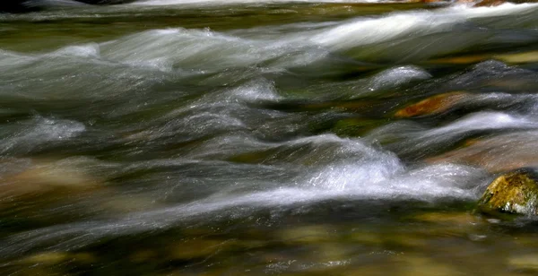 Rio de fluxo — Fotografia de Stock