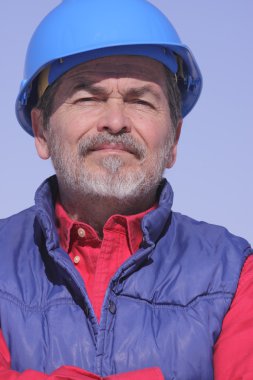 Mimar, müteahhit ile zor şapka