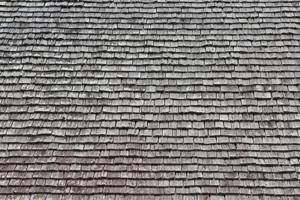 Linhas de telhas em um telhado — Fotografia de Stock