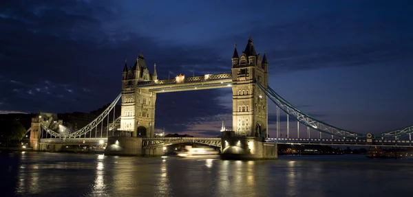 Londen - toren brug in ochtend — Stockfoto