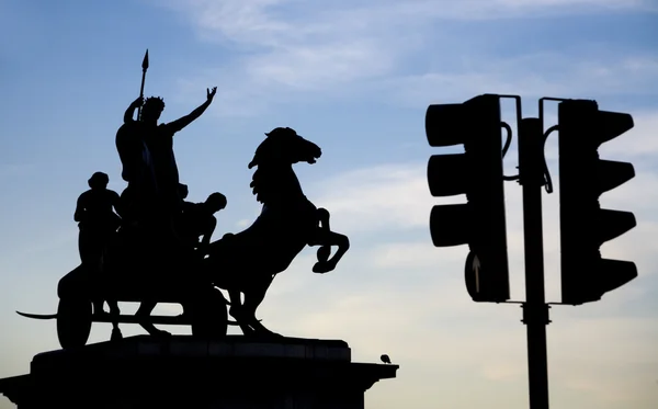 Londres - Boudica memorial - silueta —  Fotos de Stock