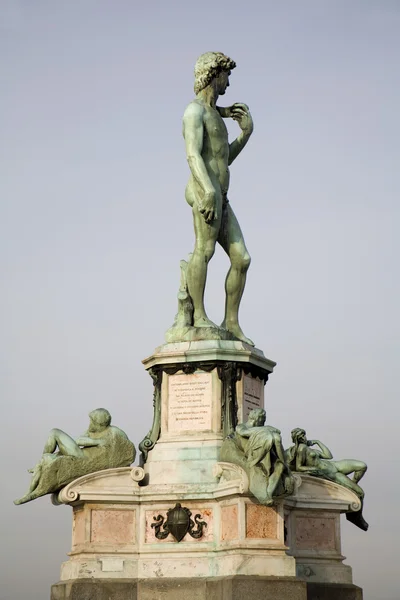 フィレンツェのミケランジェロ広場からのダビデ像 — ストック写真