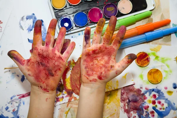 Kezében a gyermek festés — Stock Fotó