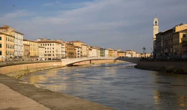Pisa - akşam ışığında nehir — Stok fotoğraf