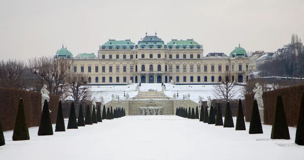 Вена - Дворец Бельведер зимой — стоковое фото