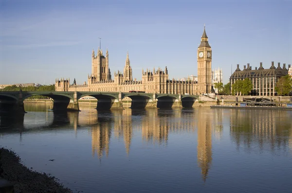 Londres - Parlamento por la mañana —  Fotos de Stock