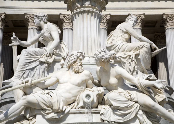Wenen - detail van palas athena fontein — Stockfoto