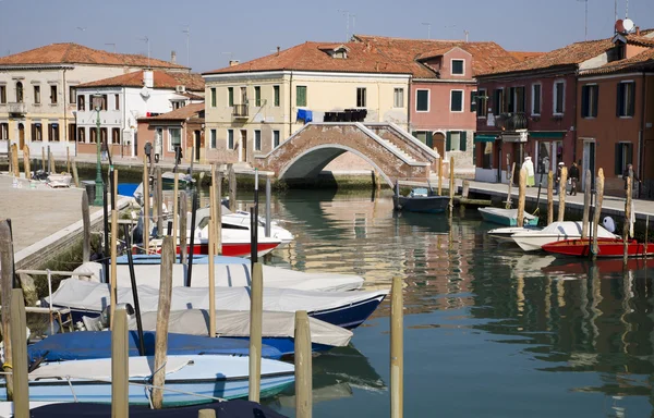 Benátky - kanál a domy z ostrova murano — Stock fotografie