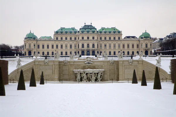 Wenen - paleis belvedere in de winter — Stockfoto