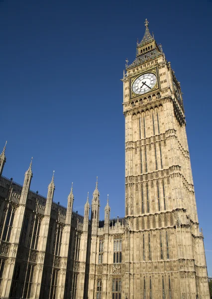 Лондон - Биг Бен - парламент — стоковое фото
