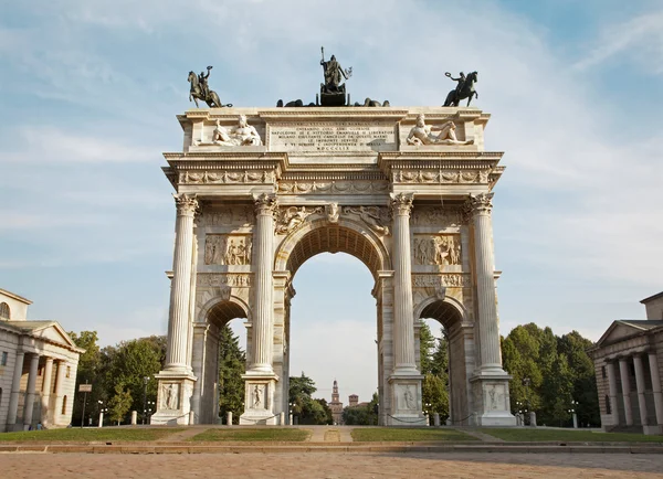 Милан - Arco della Pace - Arch of peace — стоковое фото