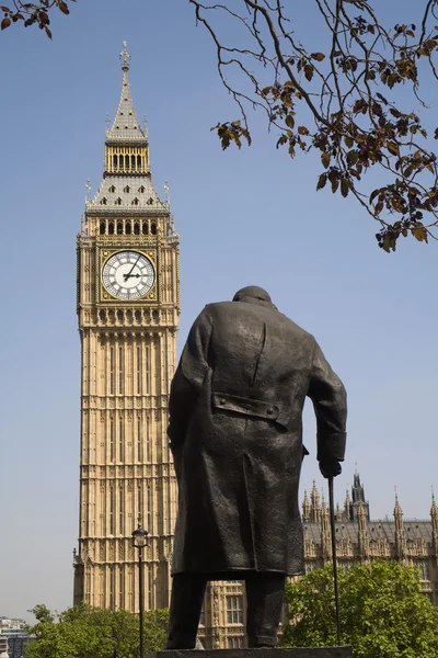 伦敦-温斯顿 · 丘吉尔纪念馆和大笨钟 — 图库照片
