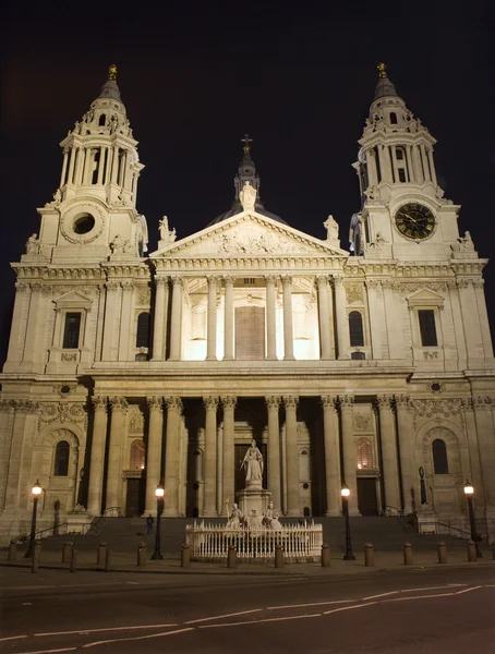 Londyn - st. pauls cathedral w nocy — Zdjęcie stockowe