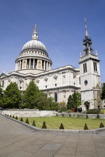 Лондон - собор Святого Паулс зі Сходу — стокове фото
