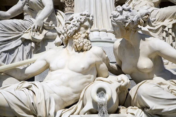 Wien - detalj från palas athena fontän — Stockfoto