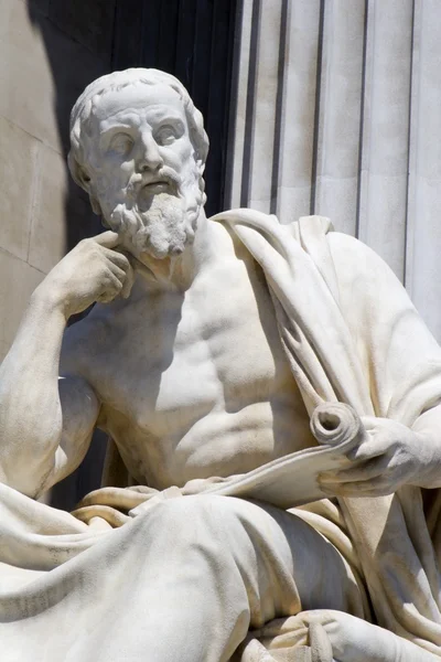 Вена - статуя Геродота из парламента - деталь — стоковое фото