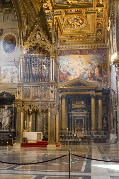 Rom - inre av Lateranen basilic Johannes — Stockfoto