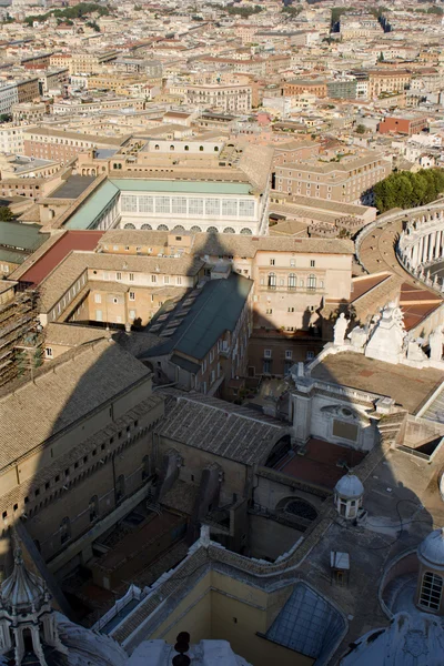 Roma - sombra de cúpula de la Basílica de San Pedro — Foto de Stock
