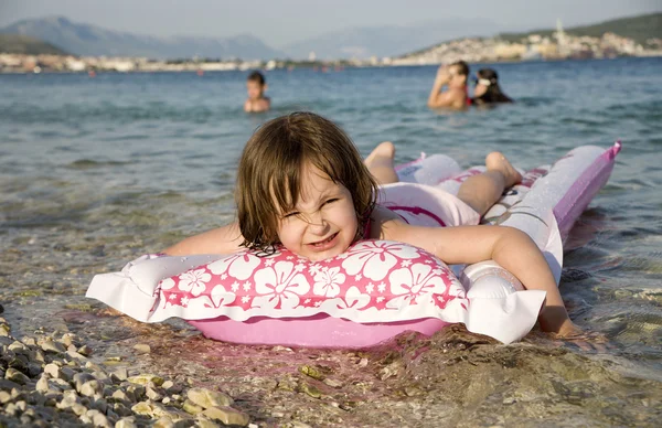 Little girl - holiday on the beach — Stock Photo, Image