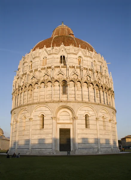 比萨-圣 · 约翰的洗礼-广场 dei miracoli — 图库照片