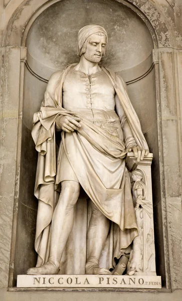 Florencja - niccola statua pisano na elewacji galerii uffizi — Zdjęcie stockowe