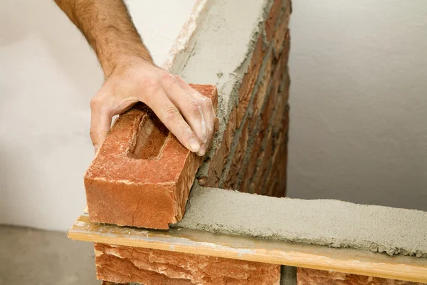 Hand of bricklayer at work — Stock Photo, Image