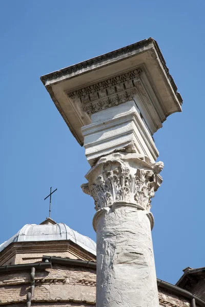 Rome - Forum Romanum - capital of column — Stock Photo, Image