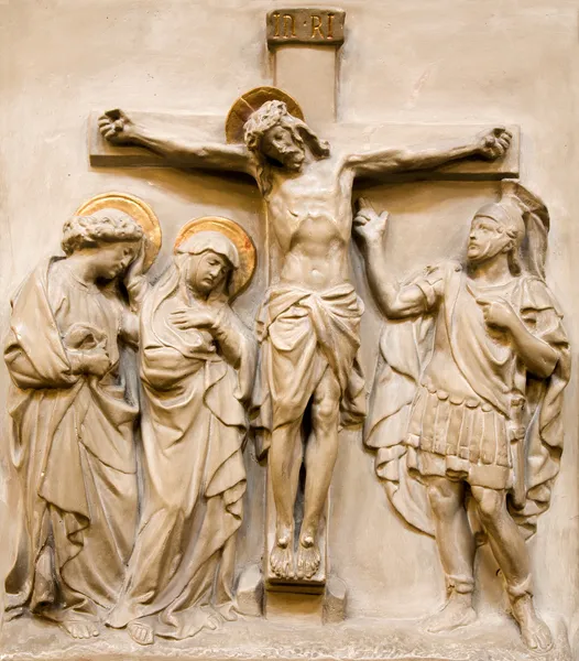 Vienna - sollievo Cristo sulla croce e hl. John e hl. Maria dalla chiesa dei Domenicani — Foto Stock