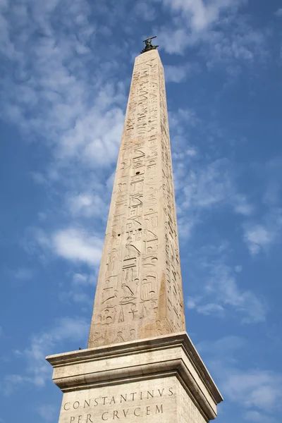 Řím - obelisk v Lateránské bazilice — Stock fotografie