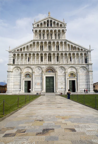 Pisa - fasada katedry - placu piazza dei miracoli — Zdjęcie stockowe