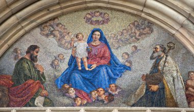 Milan - Meryem Ana'nın san dan mozaiği marco Kilisesi