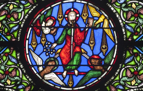 Paris - janela da igreja gótica de Saint Denis - Jesus e quatro evangelistas — Fotografia de Stock