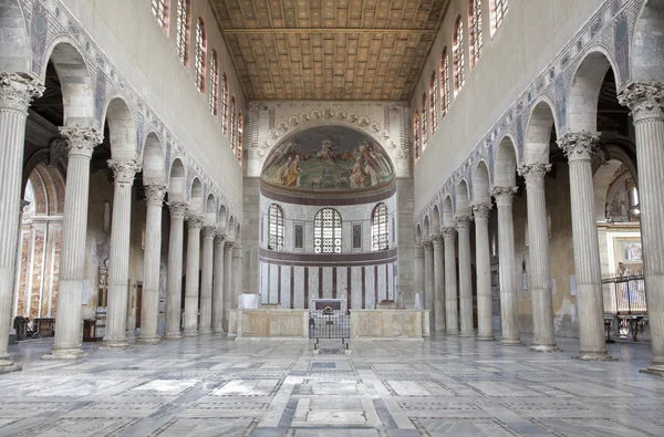 Рим - интерьер церкви Санта Сабина — стоковое фото