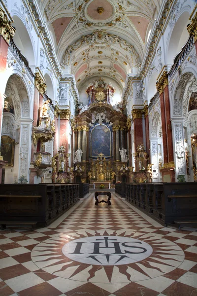 -室内的巴洛克式教堂的圣尼古拉斯-布拉格旧城广场 — 图库照片
