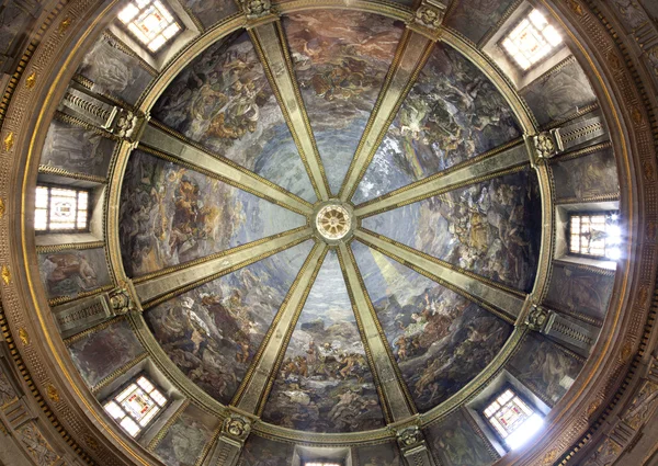 Milão - cúpula - Igreja de San Sebastiano - foi construída em 1576 — Fotografia de Stock