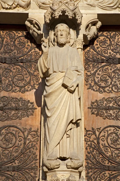 Paris - Jesus Christ from main portal of Notre-Dame cathedral — Stock Photo, Image