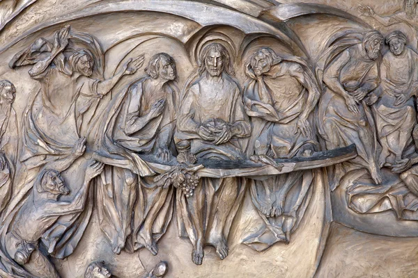 Rome - Last supper of Christ - detail from modern gate of basilica Santa Maria Maggiore — Stock Photo, Image