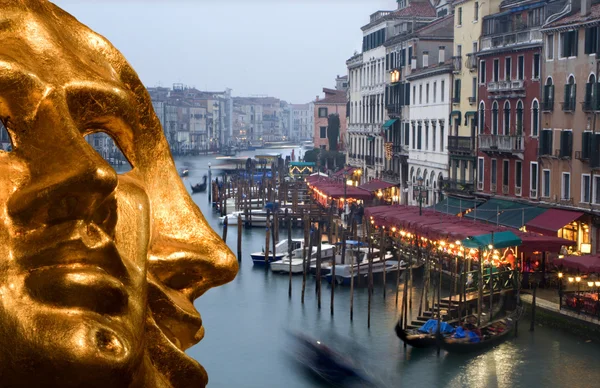Venise - masque doré et Canal Grande — Photo